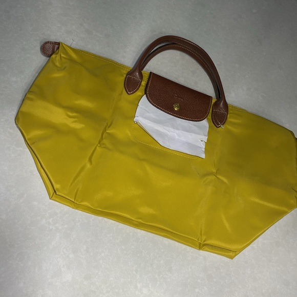 New Authentic Longchamp Yellow Nylon Le Pilage Medium Foldable short handle⭐️⭐️ - Picture 14 of 16